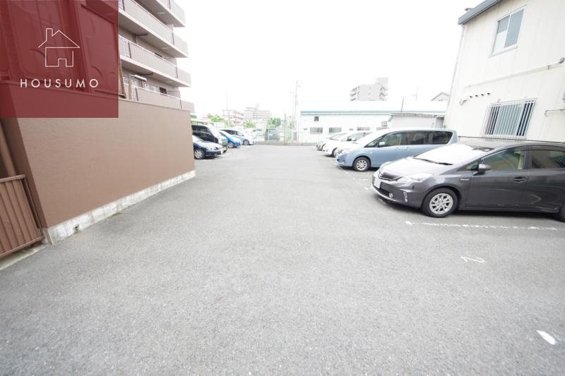 駐車場　駐車場に車を止められます