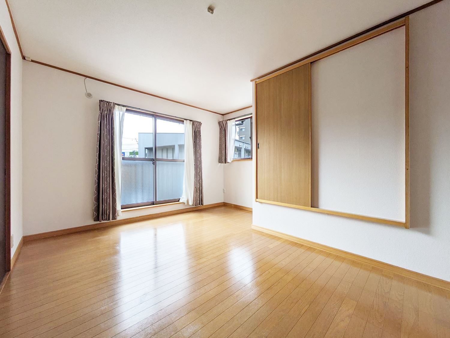 福岡市早良区 2階建 築30年の居間写真