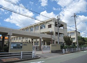 【伊川谷(3)の小学校】