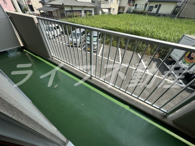 バルコニー　暖かな日差しのふりそそぐバルコニー