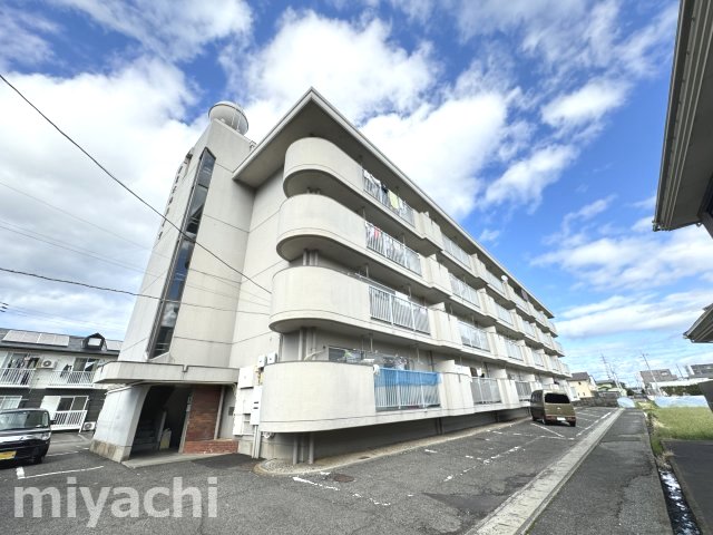 板野郡藍住町富吉のマンションの建物外観