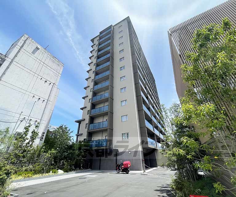 【長岡京市開田のマンションの建物外観】