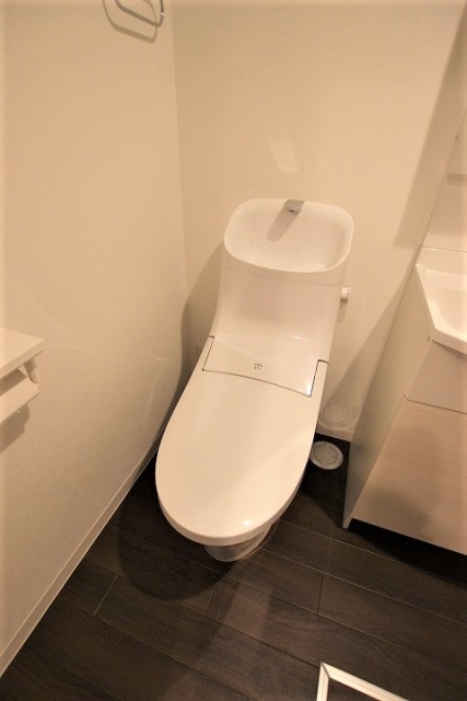 トイレ　写真は別号室のものです。