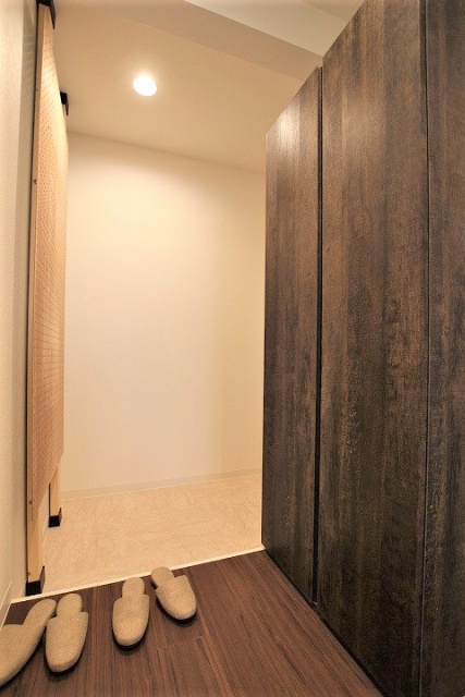 玄関　写真は別号室のものです。