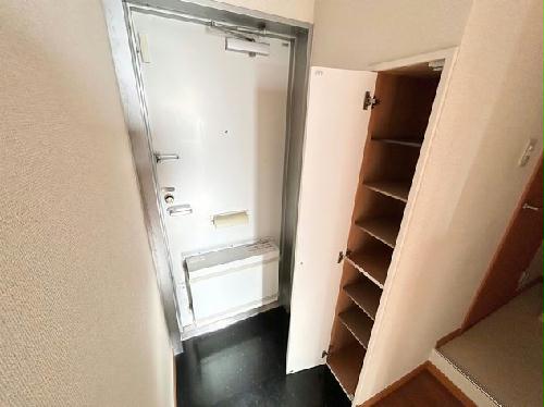 玄関　実際のお部屋と異なる場合がございます。