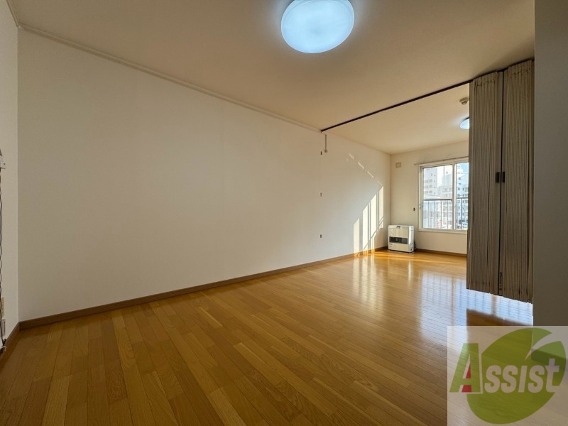 居室・リビング　広々としたリビングですね。使い勝手がよさそうですね！