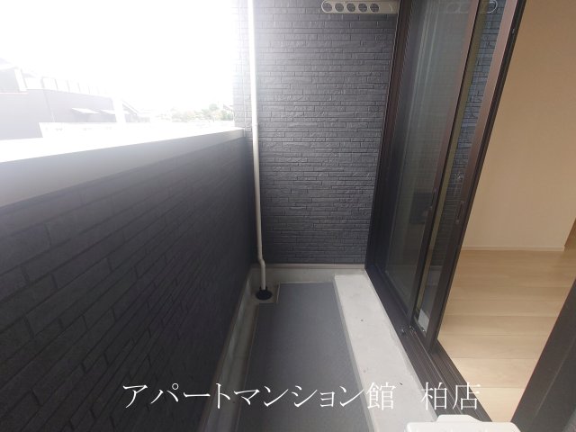 バルコニー　暖かな日差しのふりそそぐバルコニー