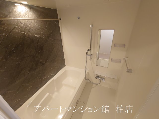 バス・シャワールーム　ゆったり過ごせるお風呂です