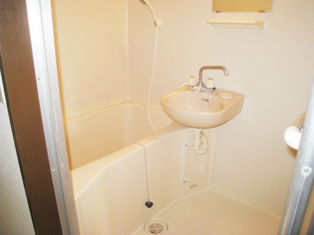 バス・シャワールーム　洗面ボウル付きバスルーム