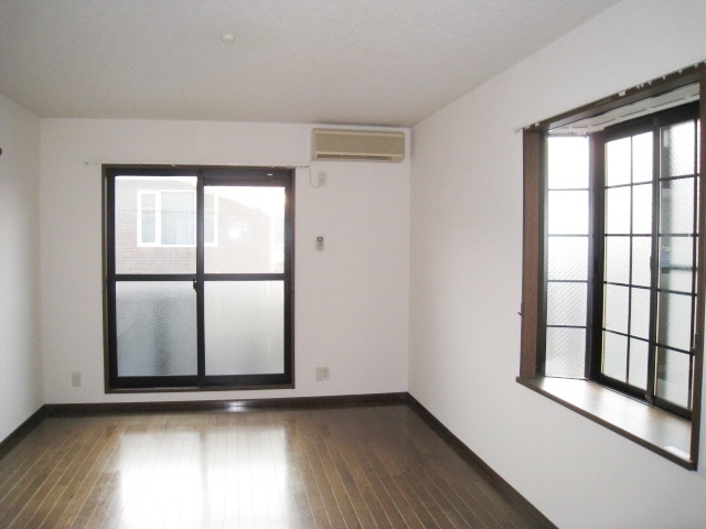 居室・リビング　２面採光の洋室９．５帖