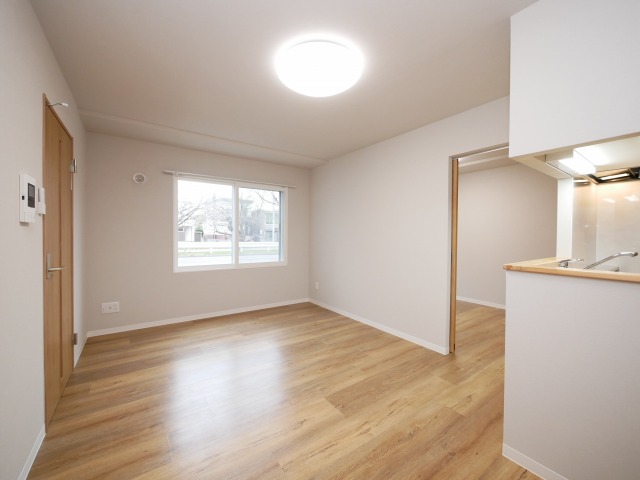 居室・リビング　白基調の落ち着いた内装☆