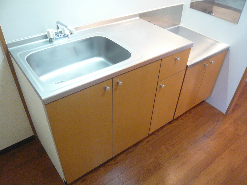 キッチン　※写真は202号室参照です。