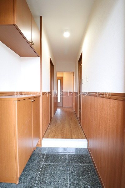 玄関　別部屋画像です