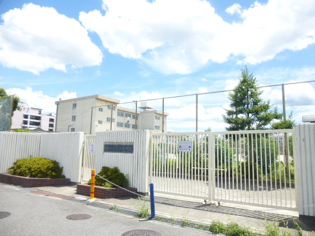 小学校　寝屋川市立石津小学校（小学校）まで573m