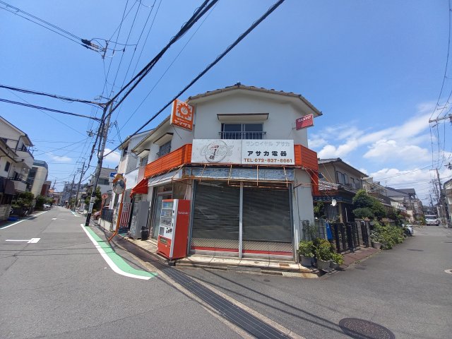 コンビニ　ヤマザキ　サンロイヤル　アサカ（コンビニ）まで142m