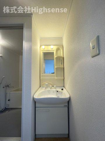 洗面設備　ゆったりとスペースのある洗面所