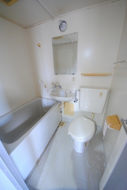 バス・シャワールーム　写真は３０２号室