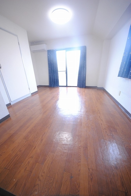 居室・リビング　写真は３０２号室