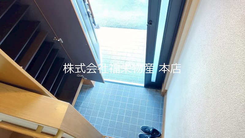 玄関　下駄箱収納豊富
