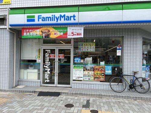 コンビニ　ファミリーマート東山公園駅前店（コンビニ）まで1m