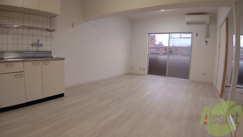 居室・リビング　陽当たりが良く、広々として過ごしやすそうです。