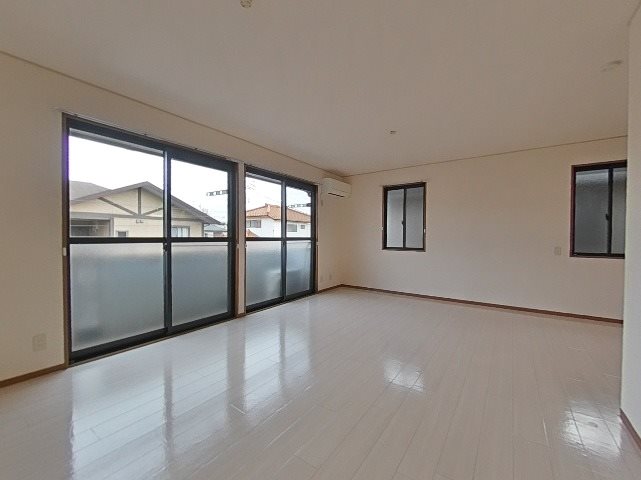 居室・リビング　※別部屋参考写真