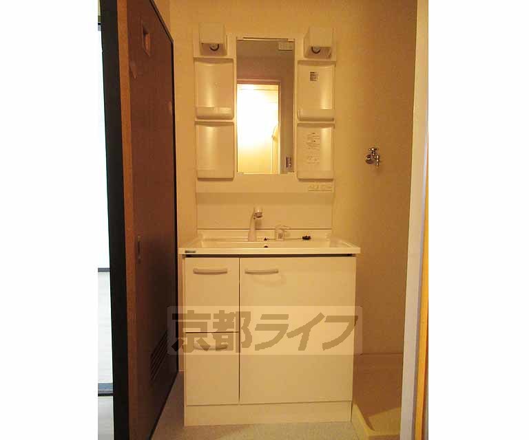 洗面設備　独立洗面台です