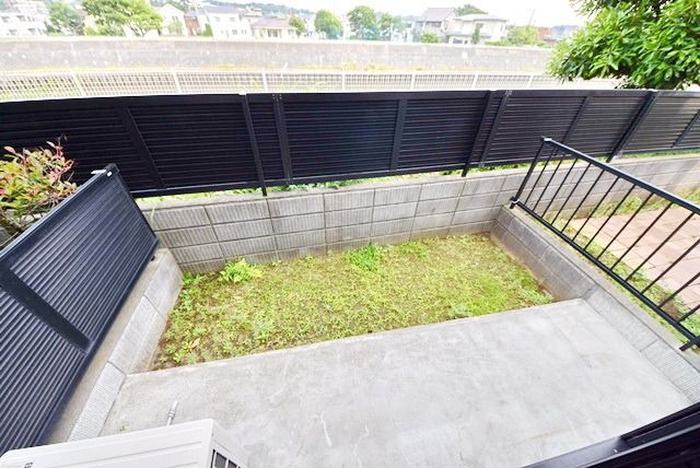 庭　★専用テラス付き★