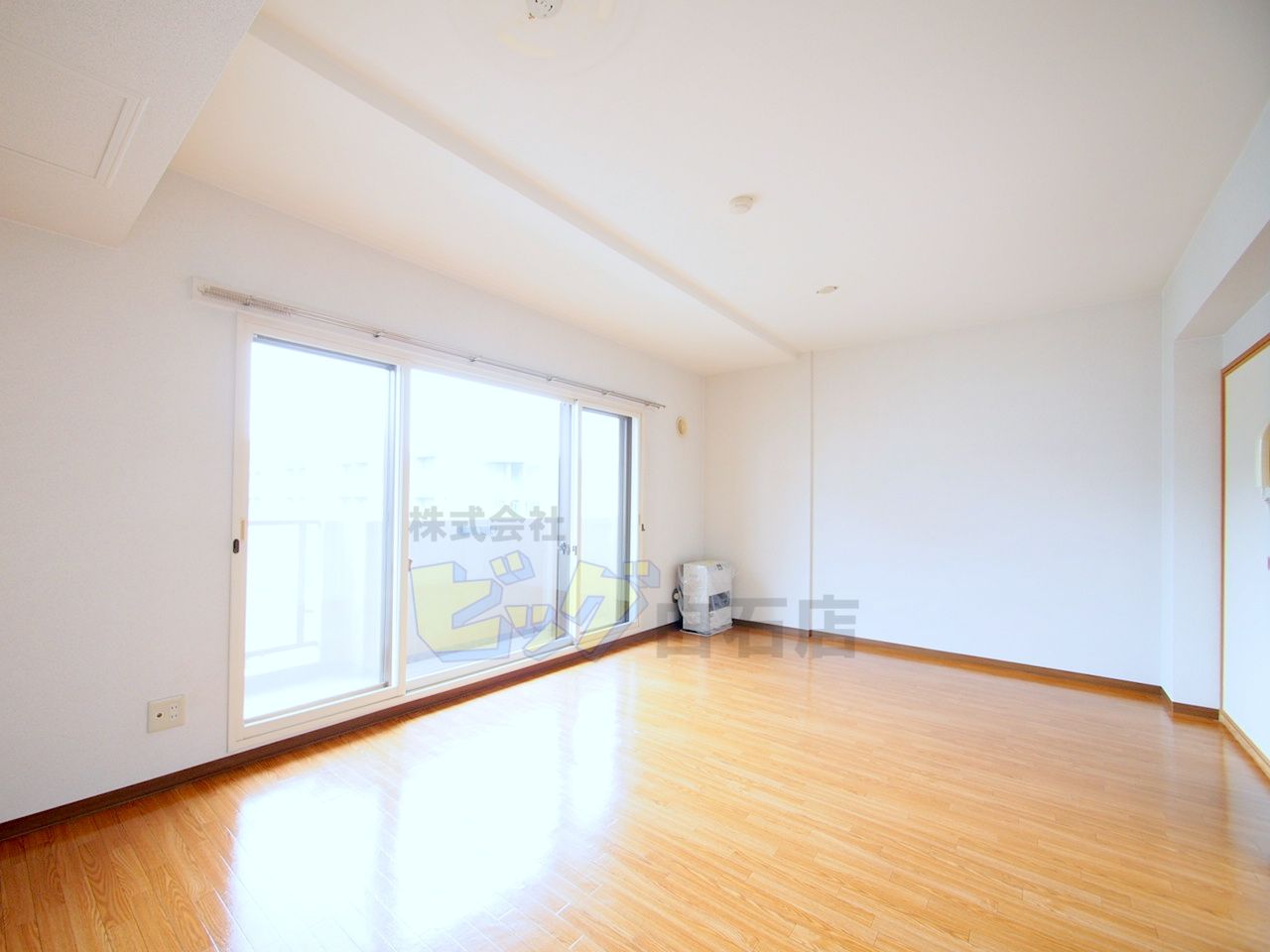 居室・リビング　日当たり良好で明るいリビングです♪