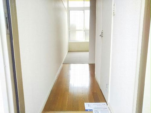 玄関　同タイプの写真です。仕様が異なる場合があります。