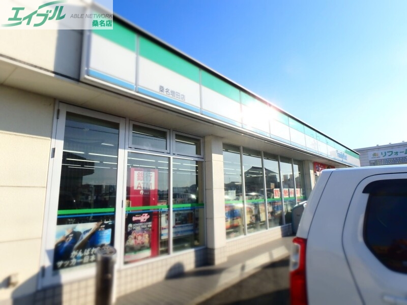 コンビニ　ファミリーマート桑名増田店（コンビニ）まで142m