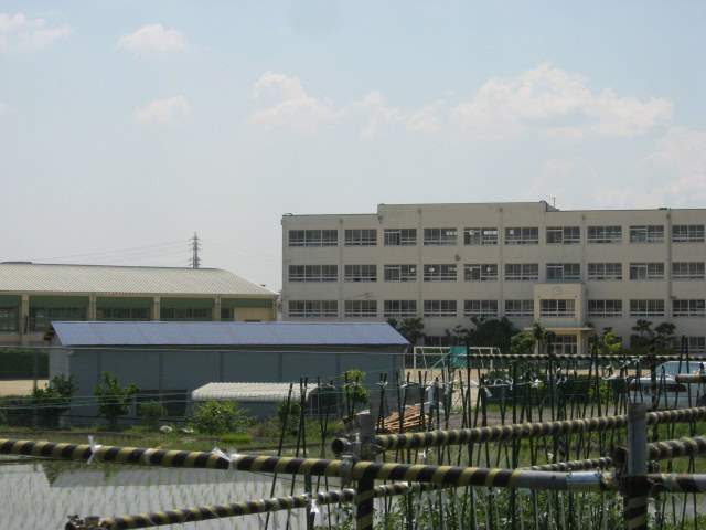 小学校　高槻市立土室小学校（小学校）まで747m