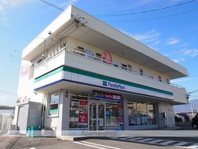 コンビニ　ファミリーマート東かなえ店（コンビニ）まで704m