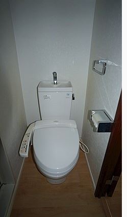 トイレ　写真は別号室です。現況優先になります。