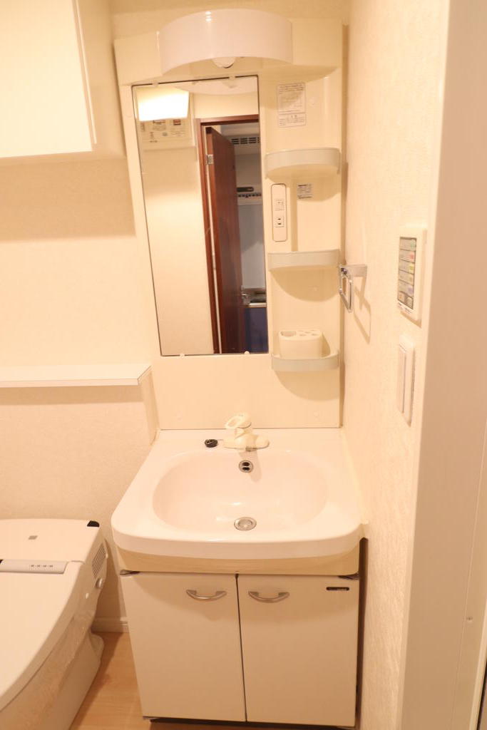 洗面設備　写真は別号室です。現況優先になります。