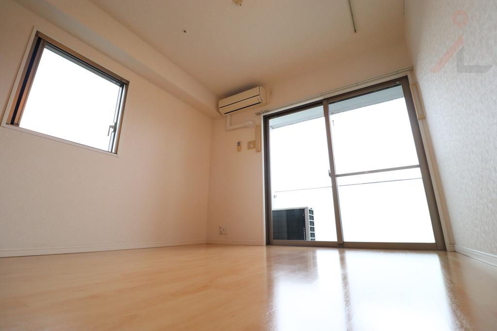 居室・リビング　写真は別号室です。現況優先になります。