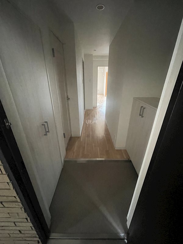 玄関　違うお部屋の写真です