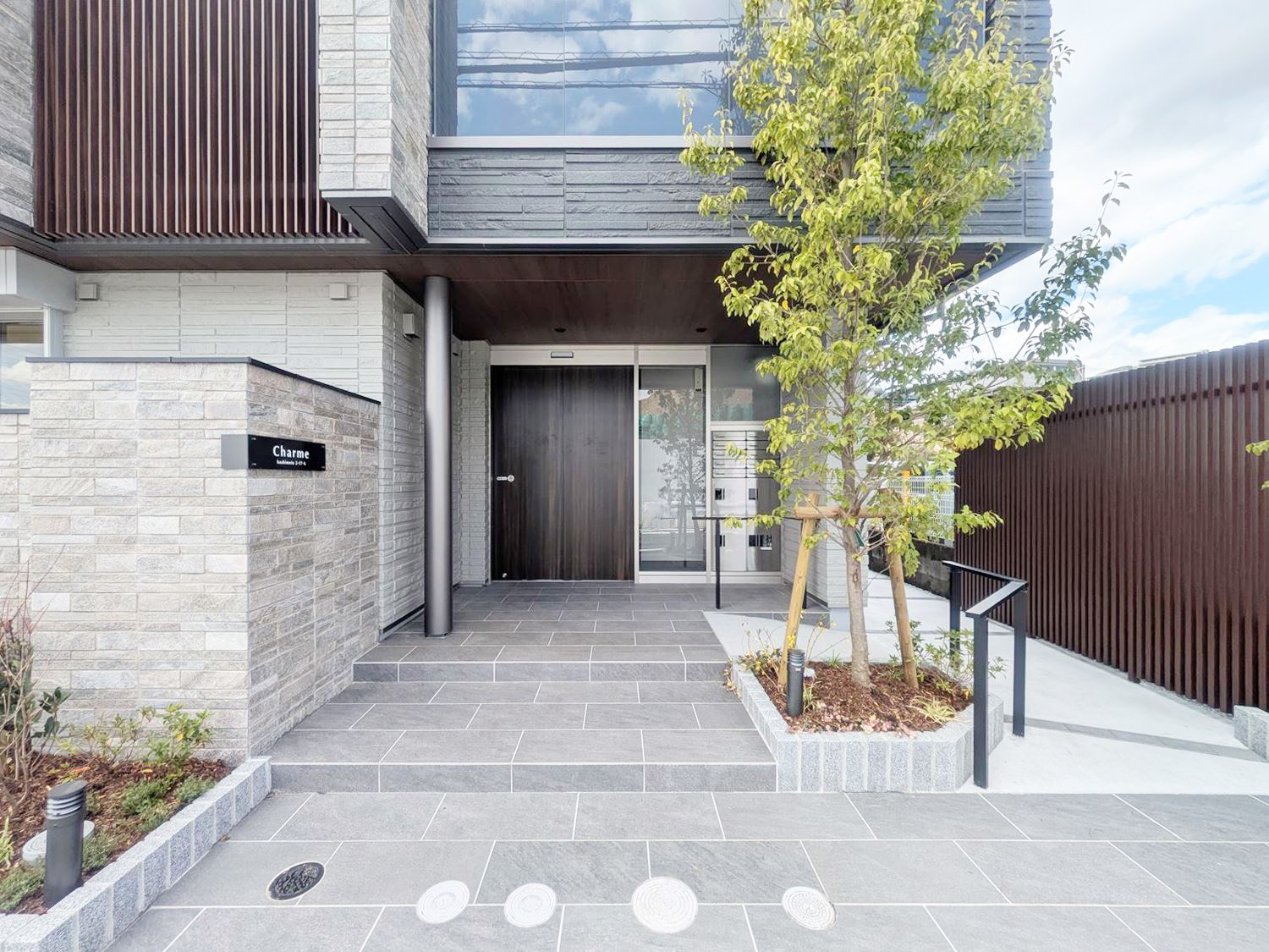 エントランス　安心のオートロック！宅配ボックス付♪