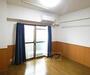 居室・リビング　６．８帖の居室です。２０６号室のみカーテン付属しています