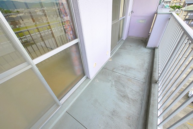 バルコニー　お洗濯にも便利なバルコニー付き