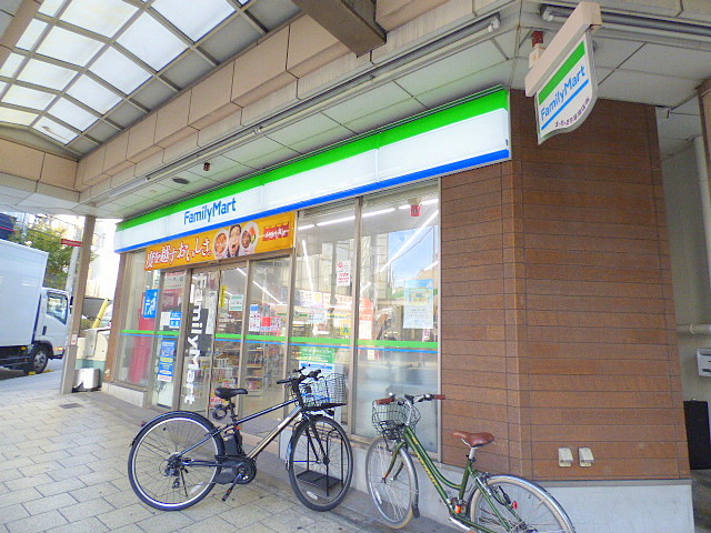 コンビニ　ファミリーマート（コンビニ）まで447m