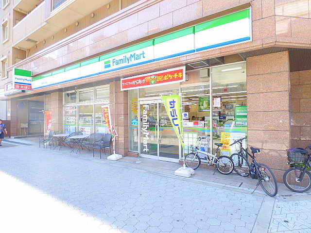 コンビニ　ファミリーマート（コンビニ）まで603m