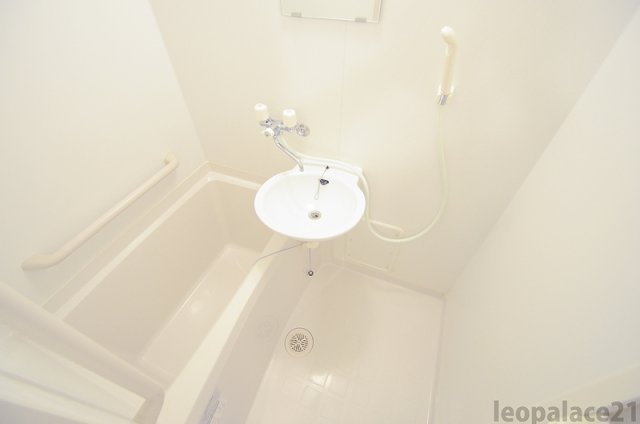 バス・シャワールーム　実際のお部屋と異なる場合がございます。