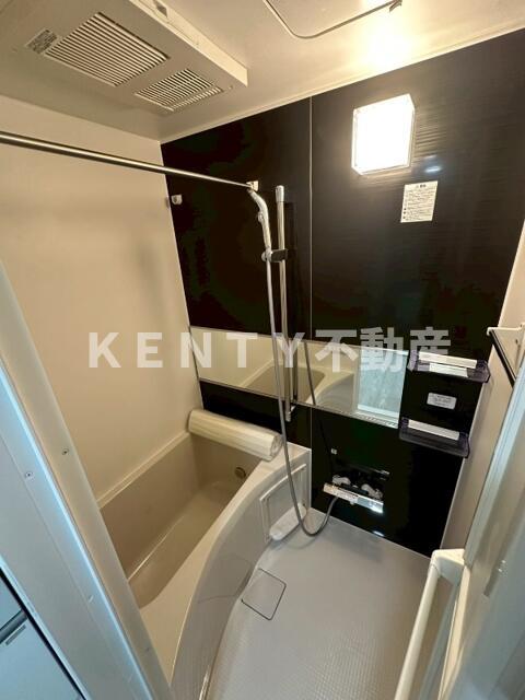 バス・シャワールーム　コンパクトで使いやすいお風呂です