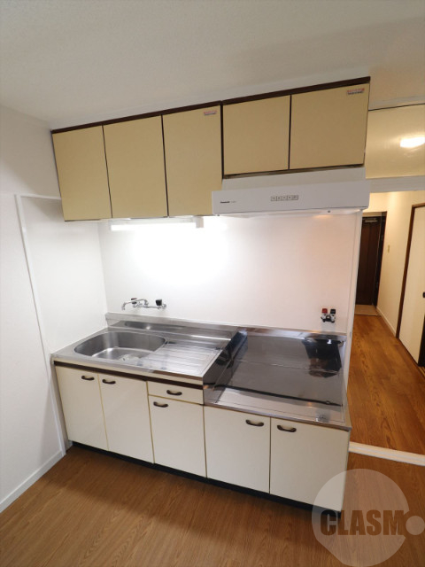 キッチン　収納豊富なキッチンスペース