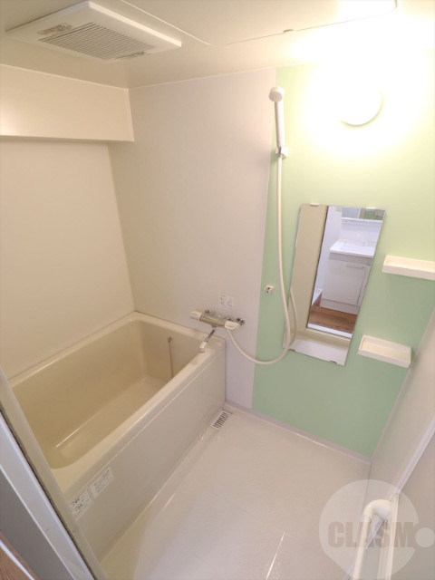 バス・シャワールーム　清潔感のあるバスルーム