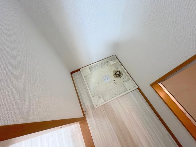 その他設備　嬉しい室内洗濯機置場。これで洗濯機も長持ちしますね。