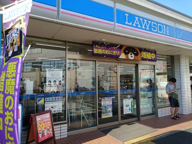 コンビニ　ローソン（コンビニ）まで877m