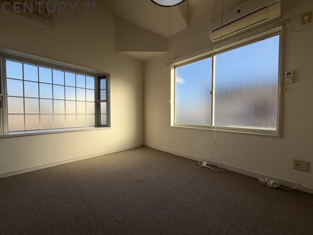 居室・リビング　ロフト付きの洋室です！