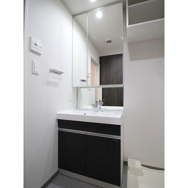 洗面設備　二面鏡洗面化粧台